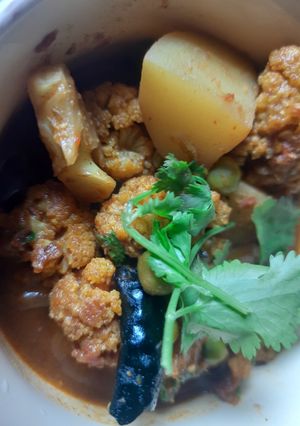 আলু ফুলকপির ডালনা (Aloo fulkopir dalna recipe in Bengali) রেসিপির প্রধান ছবি