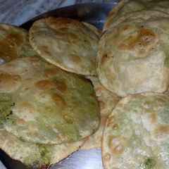A picture of Peas kachori.
