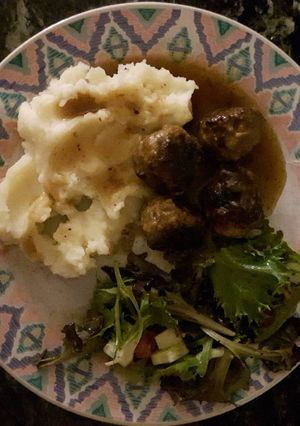 A picture of Meatballs with Gravy.