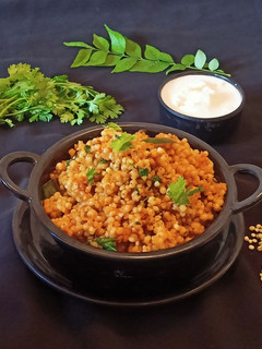 જુવાર ની ખીચડી (Sorghum Khichdi Recipe In Gujarati) રેસીપી મુખ્ય ફોટો