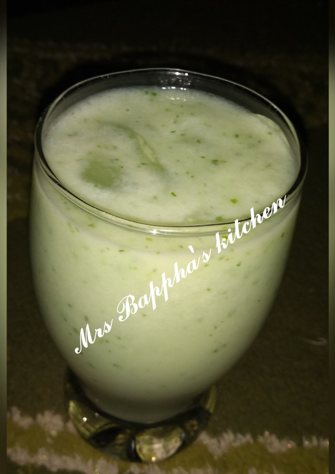 A picture of ABC smoothie 🥤 (Apple 🍎, banana 🍌, cucumber 🥒).