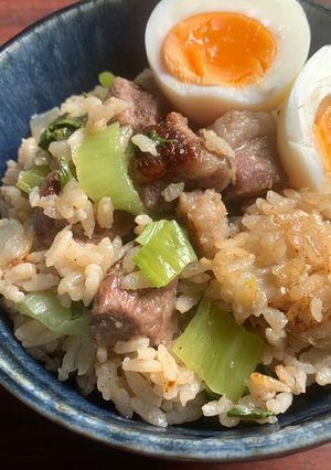 A picture of Pork Takikomigohan with Chinese Five Spice.