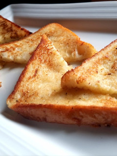A picture of French Toast.