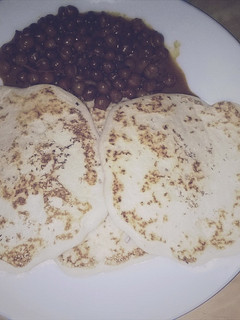 A picture of Set dosa and kadala curry.
