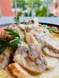 Funghi con pollo in salsa