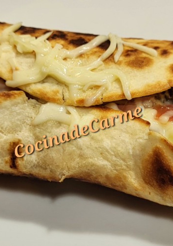 Una foto de Fajita de tortilla con champiñones y jamón 😋