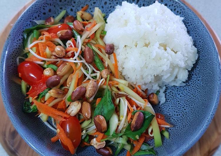 Steps to Prepare Award-winning Som Tam (carrots and grean bean salad with pawpaw)