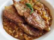 Una foto de arroz con pluma