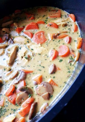 Une photo de Blanquette de poulet en cocotte Magimix