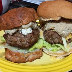 A picture of Mushroom Burger.