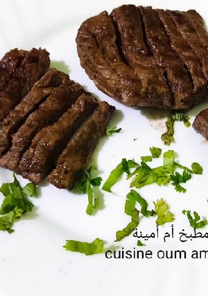 صورة لوصفة لحم مشوي و متبل على طريقة أم أمينة