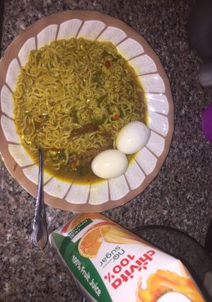 A picture of Indomie wiv chicken.