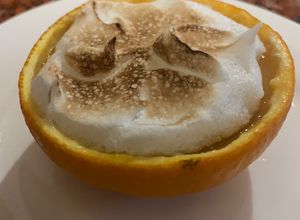 Una foto de CREMA de NARANJA con MERENGUE