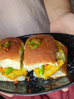 वडा पाव रेसिपी मुख्य फोटो