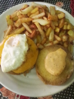 Una foto de Cheddar Burger 🍔 Hamburguesa amarilla🍟