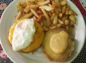 Una foto de Cheddar Burger 🍔 Hamburguesa amarilla🍟