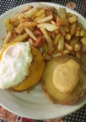 Una foto de Cheddar Burger 🍔 Hamburguesa amarilla🍟