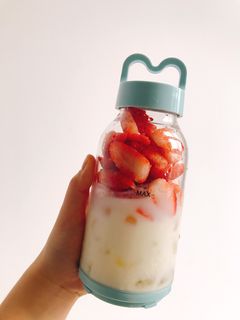 Hình của món Sinh tố táo dâu.