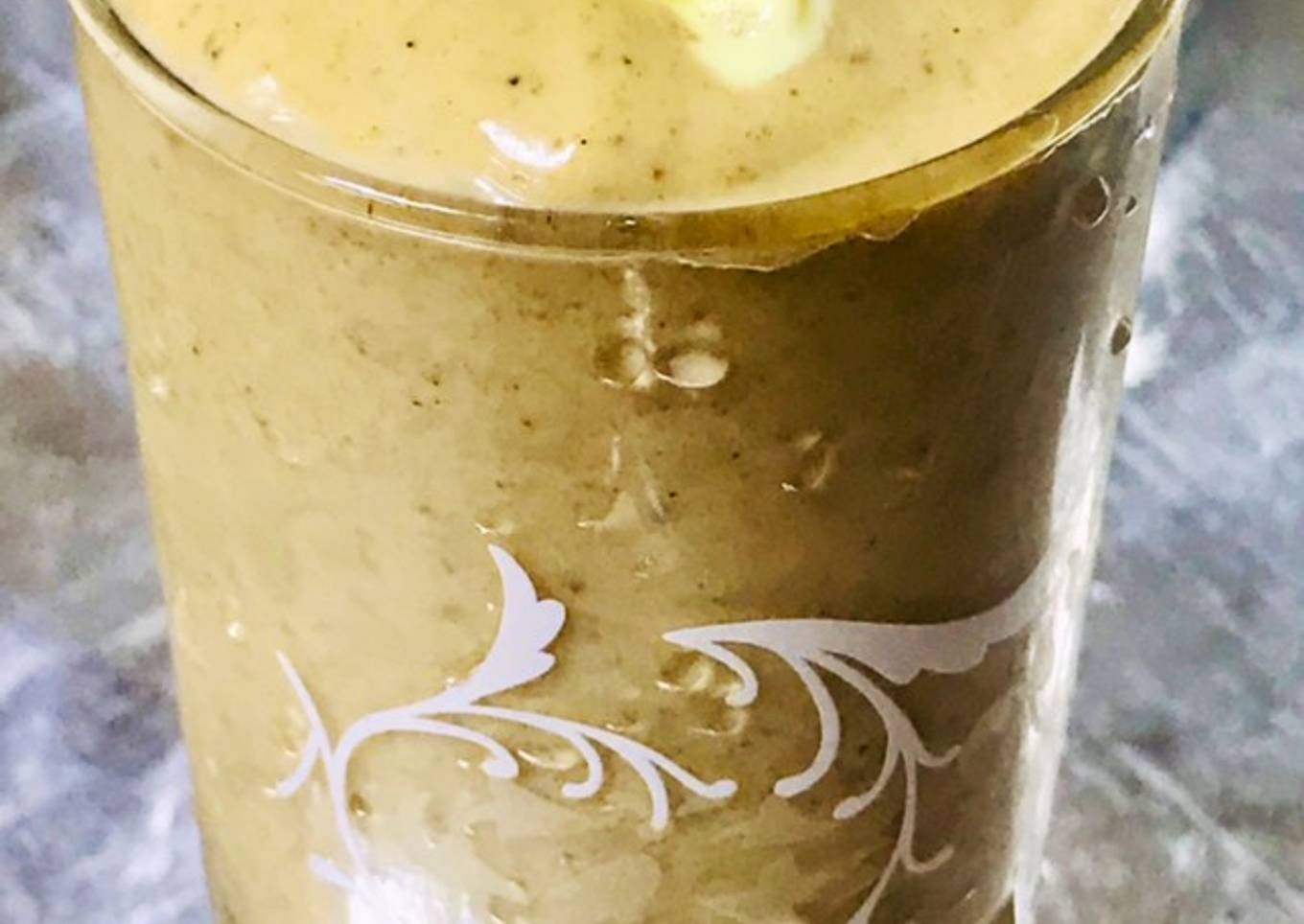 Oats and mango smoothie