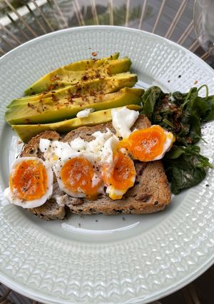 Foto resep Egg and Avocado Sandwich