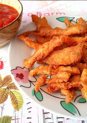 Una foto de Cintas de pollo empanado con tomate especiado