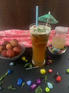 લીચી આઈસ ટી (Lychee Ice Tea Recipe In Gujarati) રેસીપી મુખ્ય ફોટો