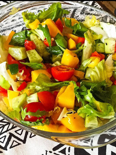 Una foto de Ensalada Tropical de Mango
