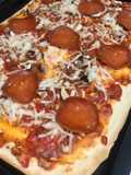 Pizza vegana de chorizo y champiñones