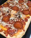 Pizza vegana de chorizo y champiñones