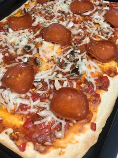 Una foto de Pizza vegana de chorizo y champiñones