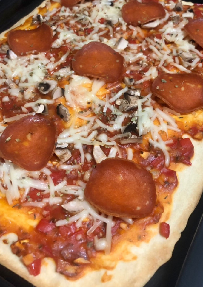 Una foto de Pizza vegana de chorizo y champiñones