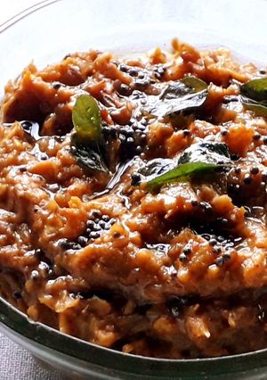 कच्च्या टोमॅटो कांद्याची चटणी (kacchya tomato kandyachi chutney recipe in marathi) रेसिपी चे मुख्य फोटो 