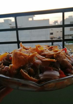A picture of Samosa chaat.