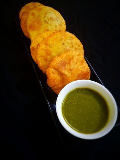 मटर कचौड़ी (Matar Kachori recipe in Hindi रेसिपी मुख्य फोटो