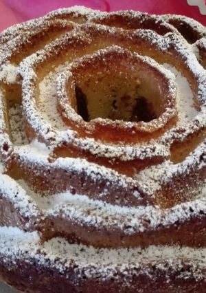 Foto di Ciambella a fiore con crema di latte