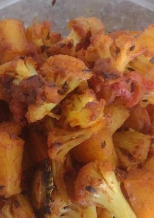 আলু ফুলকপির তরকারি (Aloo fulkopir tarkari recipe in Bengali) রেসিপির প্রধান ছবি