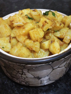 जीरा आलू (Jeera aloo recipe in hindi) रेसिपी मुख्य फोटो