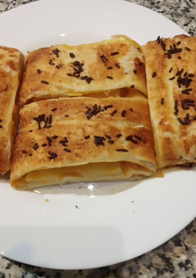 Una foto de Hojaldre de mermelada y piña