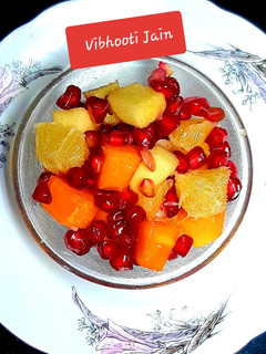 रंगीली मिक्स फ्रूट सलाद (rangeeli mix fruit salad recipe in Hindi) रेसिपी मुख्य फोटो