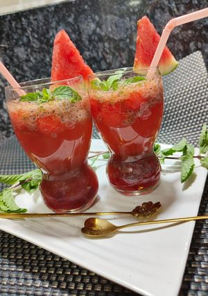 A picture of Super Cooling and Refreshing Watermelon Strawberry mocktail.