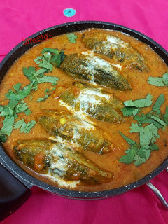 ચીઝી પંજાબી કારેલા કરી (Cheesy Panjabi Bitter gourd Curry Recipe in Gujarati)(Jain) રેસીપી મુખ્ય ફોટો