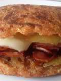 Arepa de Zanahoria 🥕con relleno hawaiano!!!😜😜😜🍘🧀🥓🍍🍘