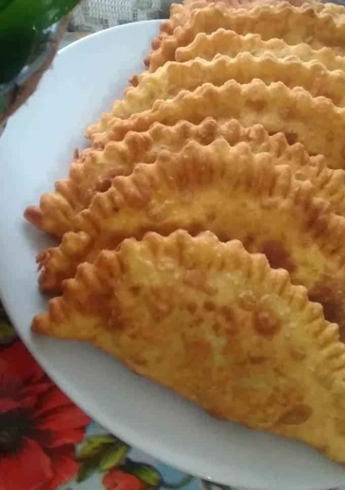 Смачні та соковиті 😍 це саме про ці чебуреки із дитинства. Домашні чебуреки