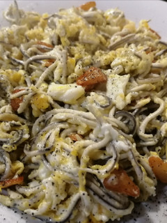 Una foto de Revuelto de gulas