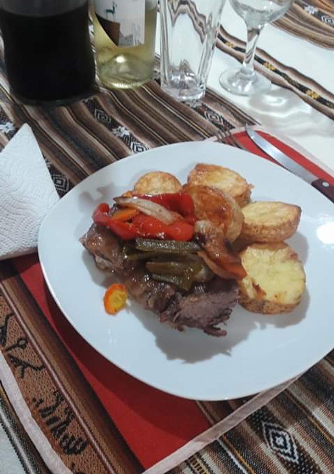 Una foto de Asado al horno y verduras asadas