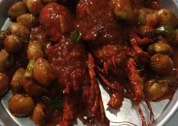 Bagaimana Menyiapkan LOBSTER &amp; KERANG SAUS PADANG yang Menggugah Selera