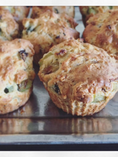 Cukkinis-gombás muffin recept fotója