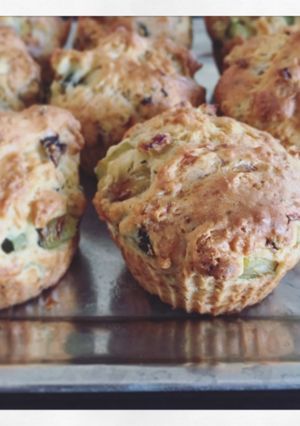 Cukkinis-gombás muffin recept fotója