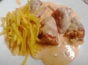 Una foto de salsa roquefort para carne