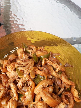 Cara Gampang Membuat Ayam Suwir Pedas Manis yang Bikin Ngiler